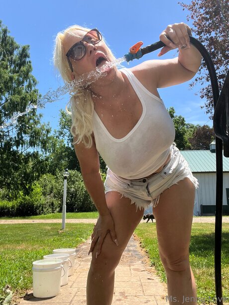 18歳のオンリーファンズ ヌード 写真