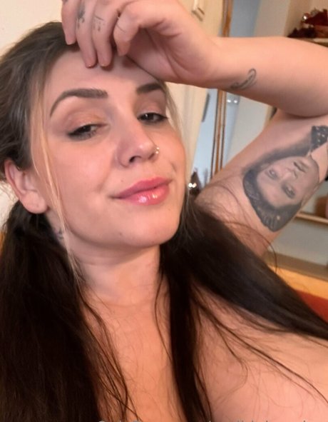 18歳のオンリーファンズ 美しいxxx 画像