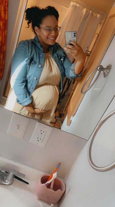 xoxomaira 裸のポルノスター 写真