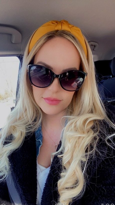 大学の痴女オンリーファンズ 美しいヌード 写真