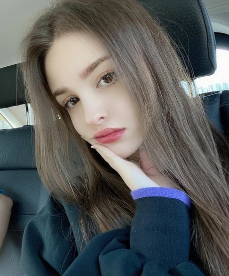 Elina Karimova 独占ポルノスター 写真