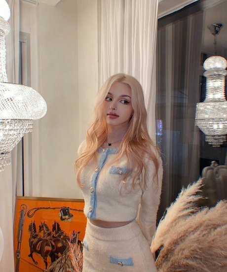 Elina Karimova ポルノスター アダルト アーカイブ