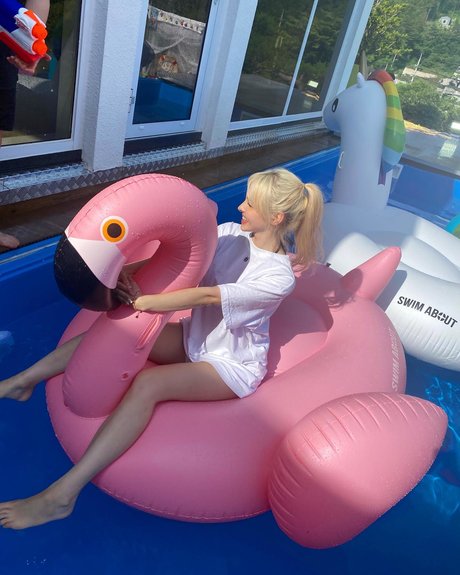 Elina Karimova ポルノモデル 写真