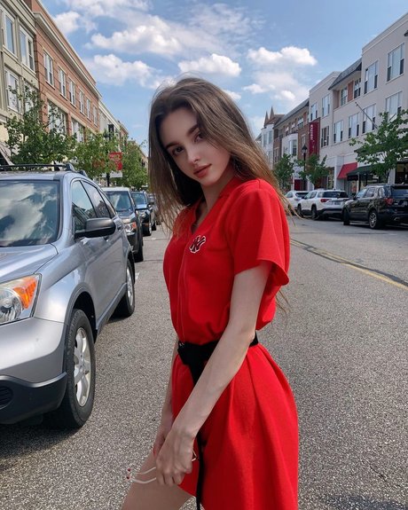 Elina Karimova 裸のモデル 画像