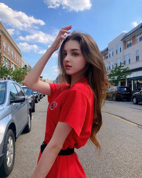 Elina Karimova ポルノモデル アーカイブ