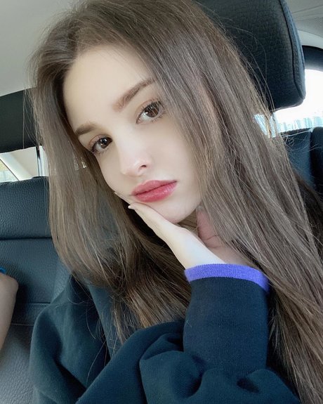 Elina Karimova 独占スター 写真