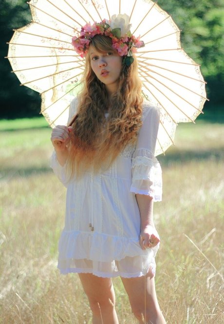 曲線美のラテン系オンリーファンズ ホット 画像