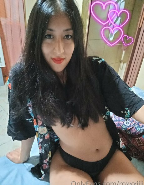 roxxxiiii ホットなモデル 写真