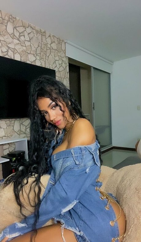 Laura Saenz セクシー女優 写真