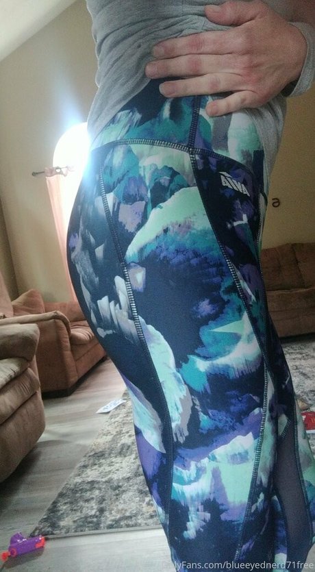 blueeyednerd71free ポルノモデル 写真