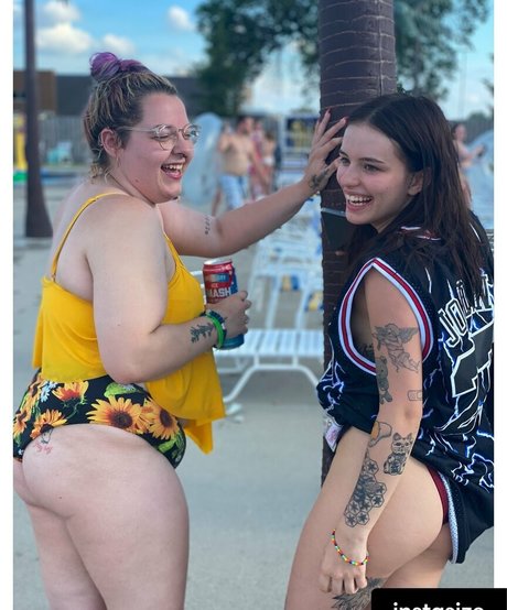 お金 オンリーファンズ ホット裸 写真