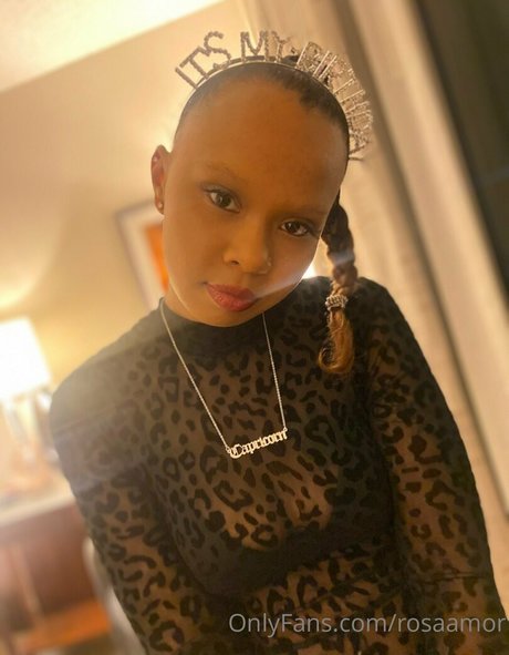 お金 オンリーファンズ 裸 写真