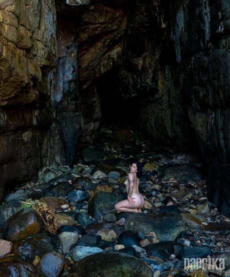 アラブのティーンズオンリーファンズ エロ 写真