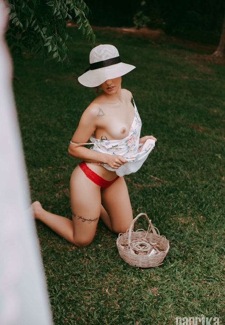 巨乳の黒人女性オンリーファンズ 美しい裸 画像