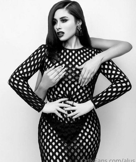 ブルネットの猫OnlyFans エロ 写真