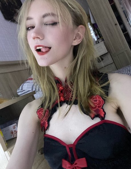 ブロンドビキニOnlyFans 無料セクシー 画像