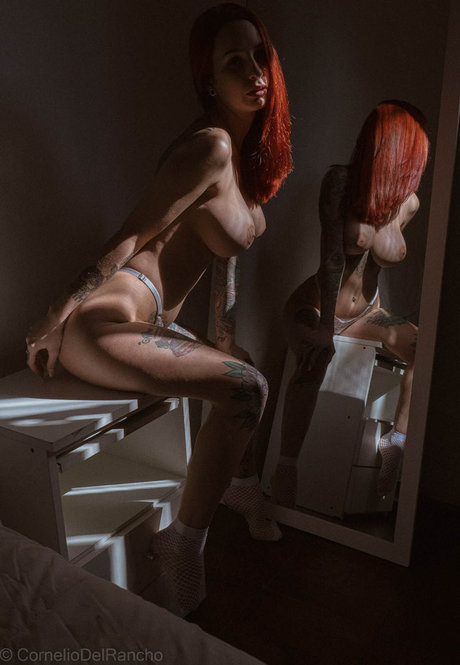 アジアのティーンオンリーファン ヌード 写真