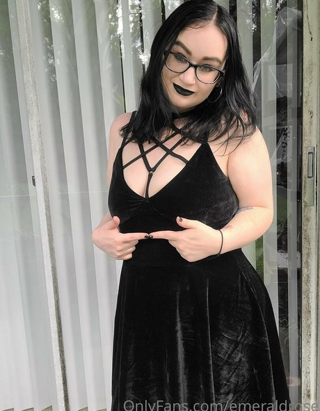 emeraldrose かわいいポルノスター 画像