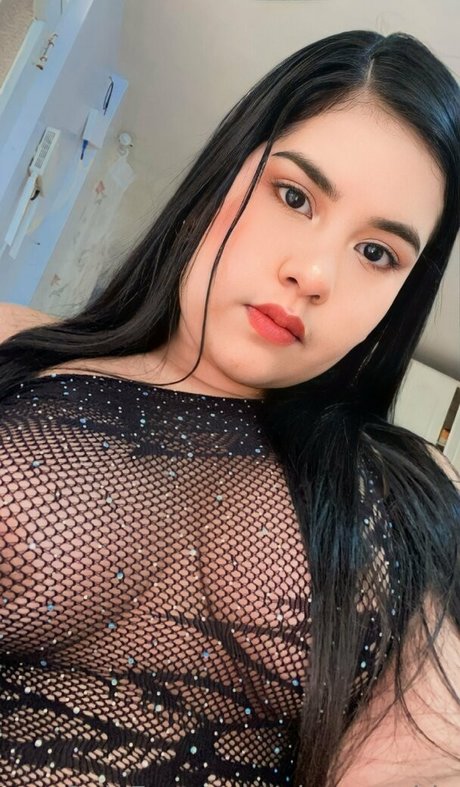 alanaahot アダルトモデル 写真