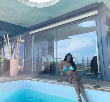 Aya Nakamura エロティックなポルノスター 写真