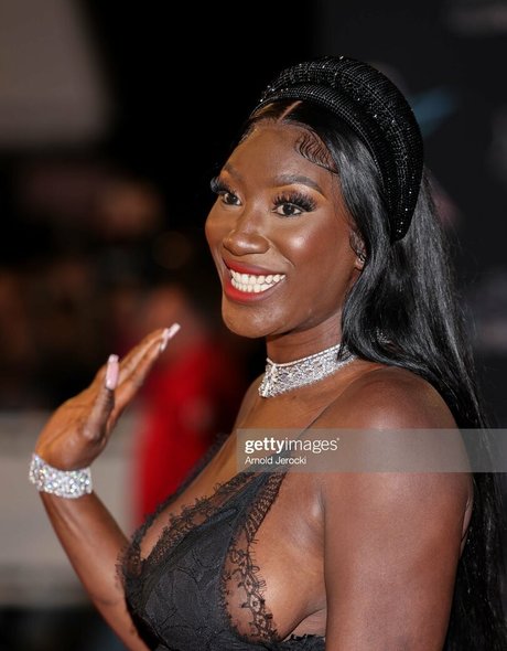 Aya Nakamura ポルノスター 独占 画像