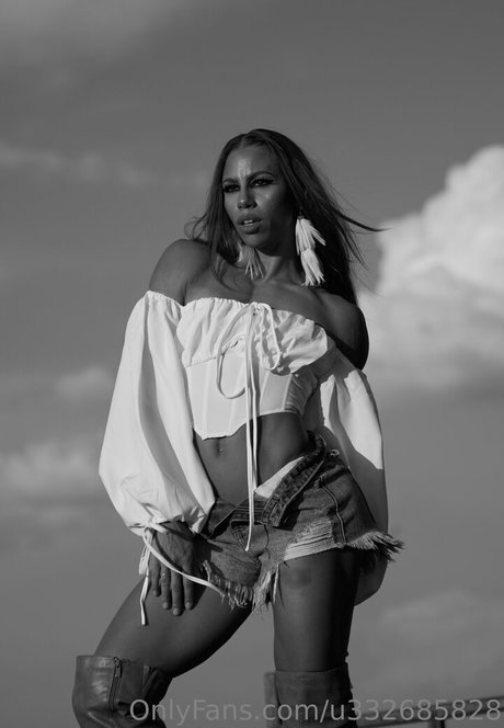 ビデオ通話 オンリーファンズ アートヌード ギャラリー