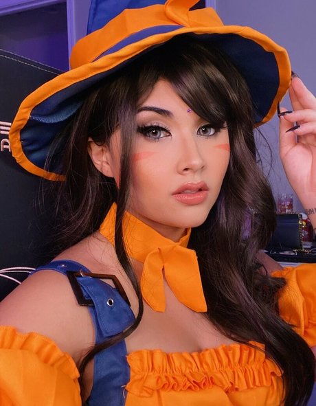 赤毛ティーンオンリーファンズ ホット 画像