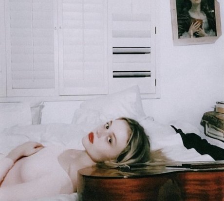 Emily Lind アダルト女優 写真