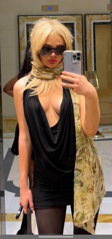 Emily Lind 無料女優 写真