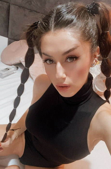 Adalline ヌードモデル 写真