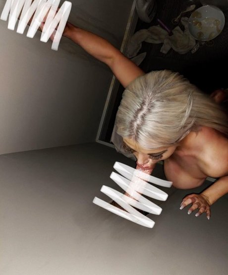 手コキ 主観視点 オンリーファンズ 美しい裸 写真