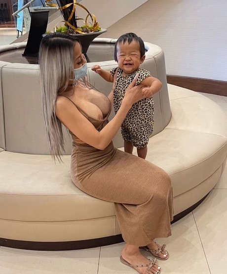 Tiffany Luu アートポルノスター 写真