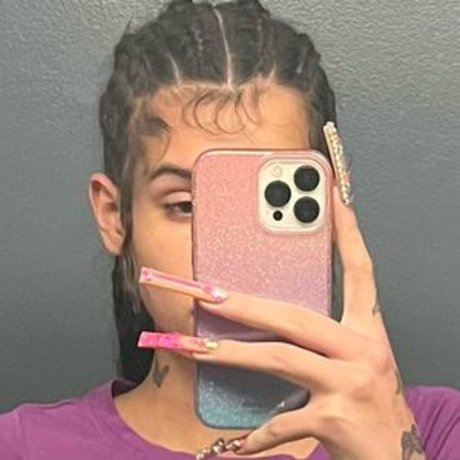 裸の熟女オンリーファンズ 無料ヌード 画像