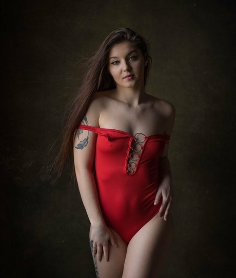 小柄なティーンオンリーファン 美しい裸 写真