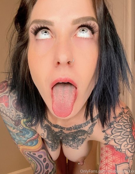 巨乳ブルネットオンリーファンズ セクシーヌード ギャラリー