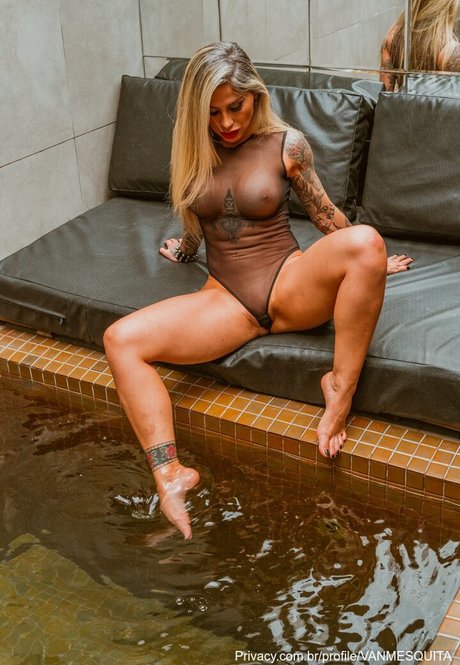 教師限定ファン セクシー裸 写真