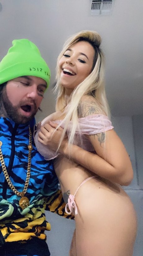 Bella Bunnie Amor ポルノスター HD アーカイブ