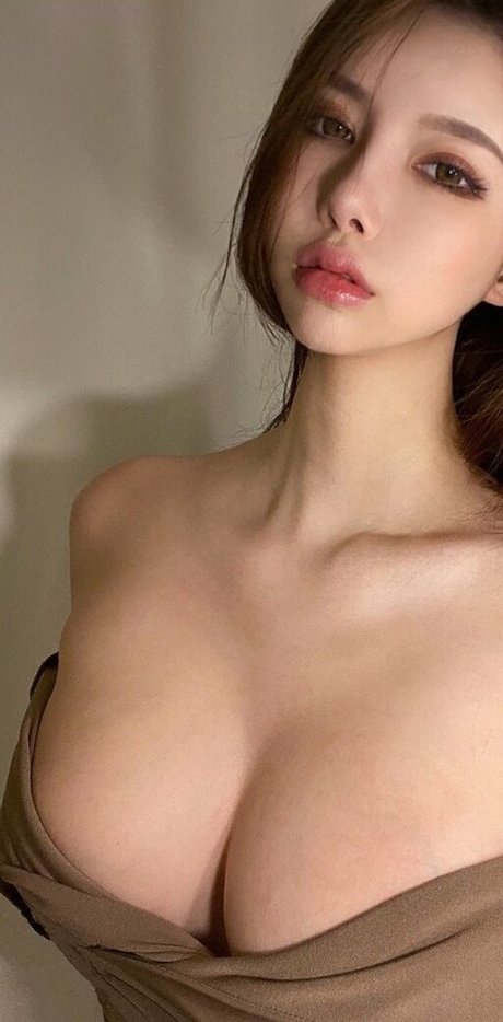 巨乳 パイズリ OnlyFans えろた 写真