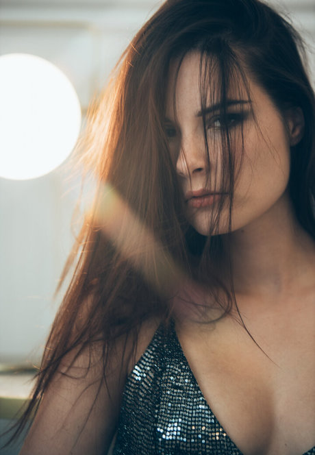 Laure Surlerivage ヌードのポルノスター 写真