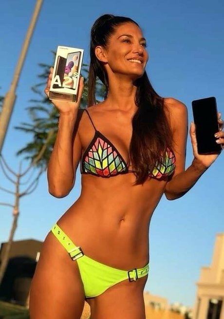 足ヌードオンリーファンズ セクシー裸 画像