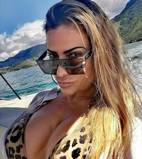 背が高くて巨乳のOnlyFans 無料ポルノ 写真