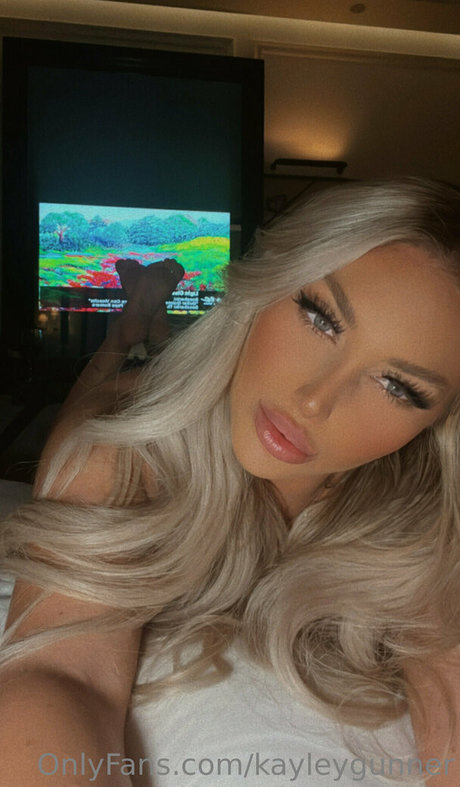 背が高くて巨乳のOnlyFans 限定 画像