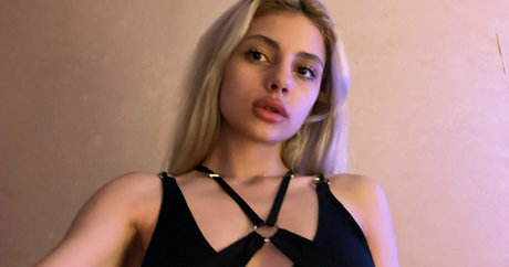 赤毛ティーンオンリーファンズ ホット 画像