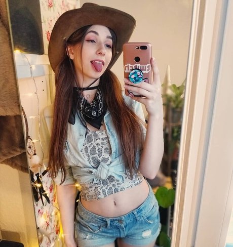 男性TikTokスターOnlyFans セクシーヌード 写真