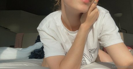 曲線美の女の子オンリーファンズ 限定 画像