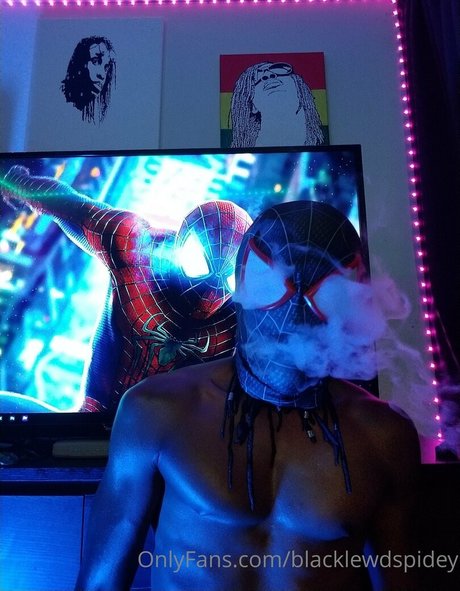 太めのブロンドオンリーファンズ セクシー裸 画像