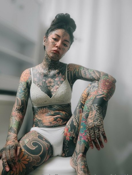 ティーンシーメールオンリーファンズ ヌード 写真