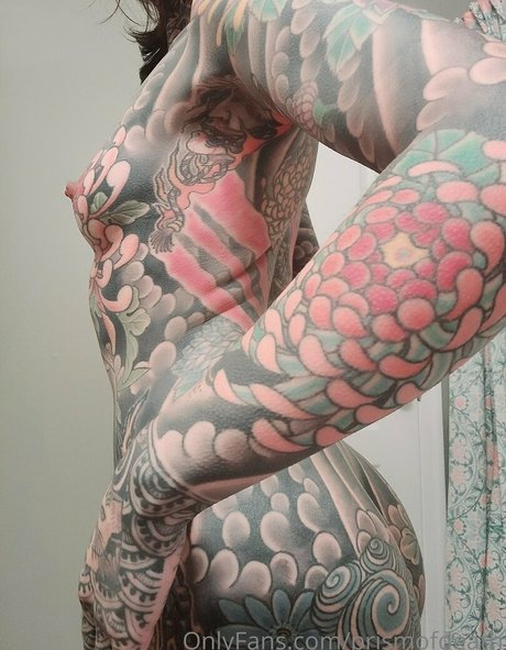 アジアン・エボニー・オンリーファンズ 無料セクシー 写真