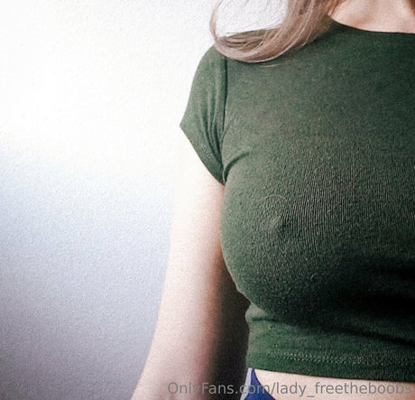 lady freetheboobs セックススター 写真