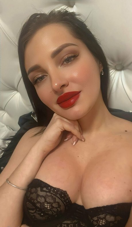 nasty brunette 無料スター 画像